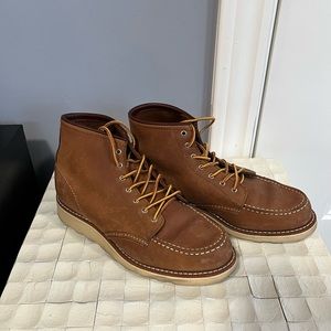 Red Wing Heritage 6’ Moccasin Boots